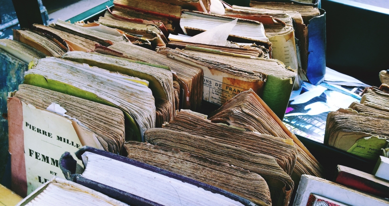 antiquaire-MOUGINS-min_wood-old-book-art-books-flea-market-scrap-499496-pxhere.com